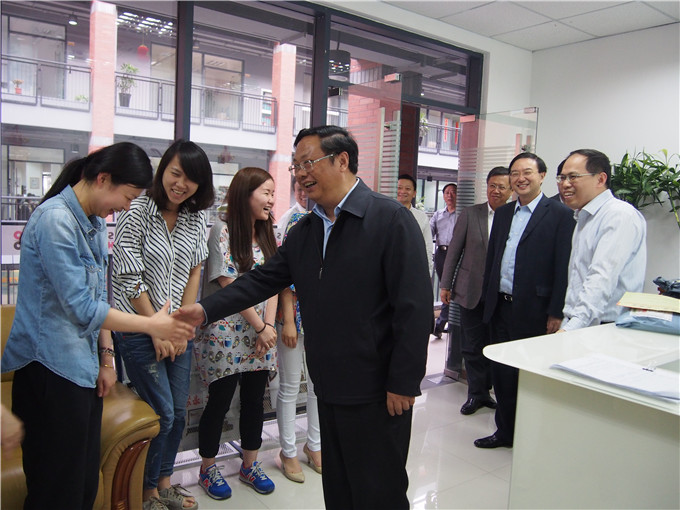 集團領(lǐng)導(dǎo)集體赴上海自貿(mào)區(qū)、上海期貨交易所調(diào)研