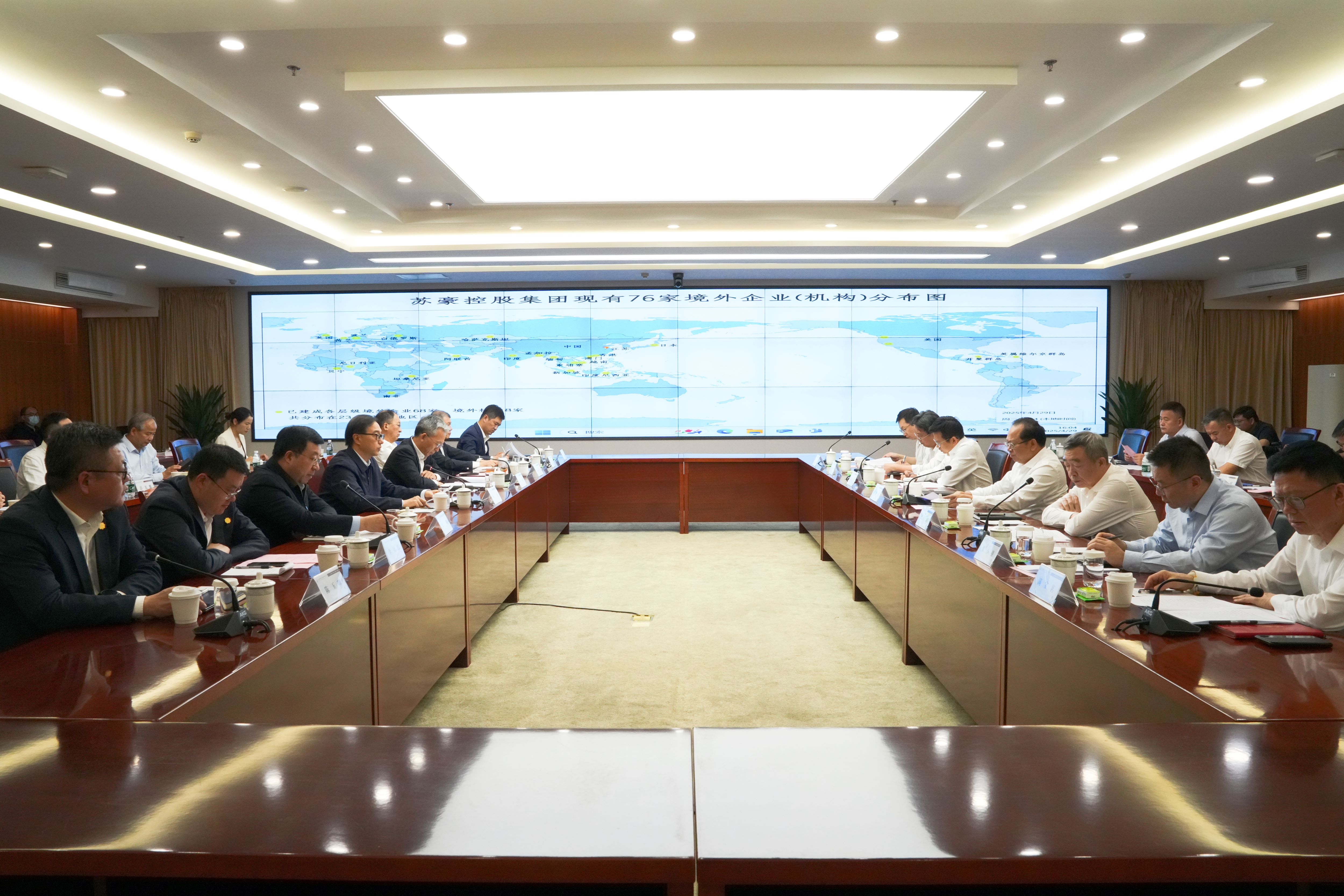 廣西自治區(qū)黨委常委、南寧市委書記農(nóng)生文，南寧市委副書記、市長(zhǎng)侯剛一行調(diào)研蘇豪控股集團(tuán)